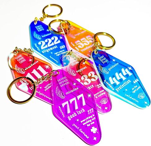 سلسلة مفاتيح بتصميم رقم الملاك 777 من ميدنايت مايندز، سلسلة مفاتيح قزحية اللون، رقم الملاك، 777، الدلالات، قزحي اللون، مقاس واحد, ألوان الطيف in Kuwait