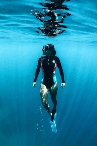 AXESEA Women's Wetsuit One Piece Shorty Wetsuit Eco Friendly Thermal Long Sleeve Front Zipper Diving Suit in Kuwait