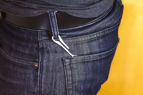 KeySmart Key Dangler - قم بربط أي شيء (الفولاذ المقاوم للصدأ، الحجم العادي) in Kuwait