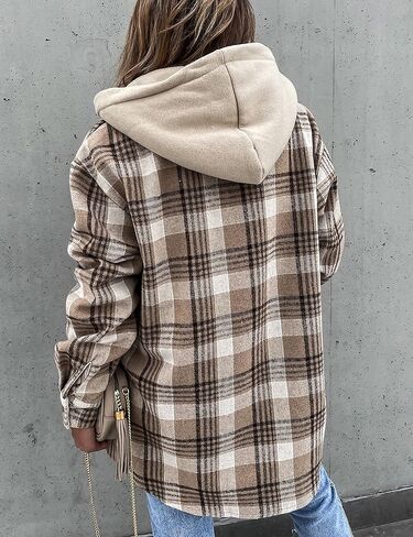 معطف بقلنسوة للنساء من SCUSTY بأكمام طويلة من الفلانيل مع غطاء للرأس وأزرار سفلية منقوشة in Kuwait