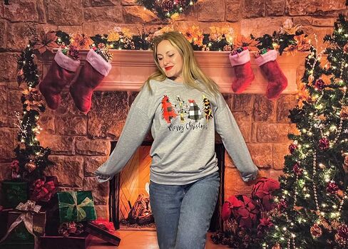 ASTANFY Merry Christmas Sweatshirt for Women Drop Shoulder Long Sleeve Christmas Tree Pullover Lightweight Shirt in Saudi Arabia