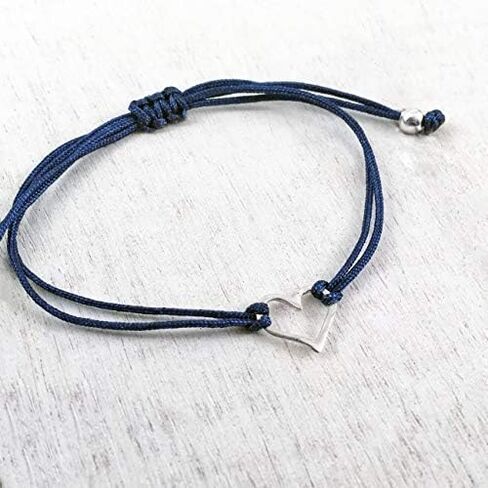 سوار الصداقة للنساء من كلوديا ليرا جوياس من الدينيم الأزرق الفاتح، صغير 925 سحر على شكل قلب، سحب قابل للتعديل خيط الحبل ، صناعة يدوية في بيرو. مثالي لمجموعة هدايا صغيرة in Kuwait