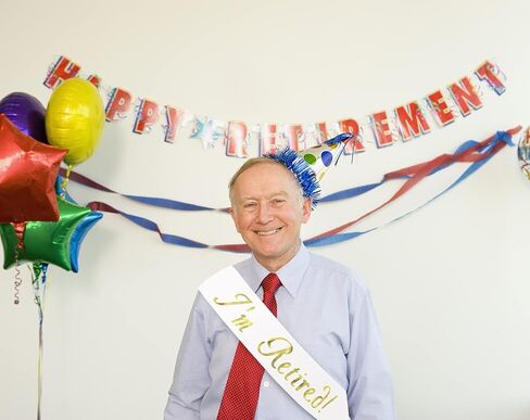 I’m Retired! Sash – Black & Gold Foil Retirement Sash for Women and Men & Large Safety Pin. Great for Retirement Party, Events and Decorations by JPACO (Black) in Kuwait