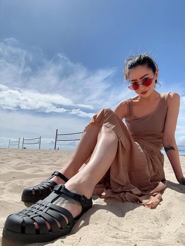 Melissa Possession Jelly Sandal for Women - The Iconic 90s Original Jelly Shoe, Fisherman’s Sandal with Adjustable Strap and Side Buckle, Black, 8 in Kuwait