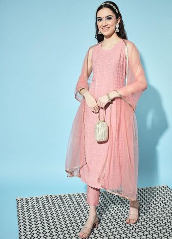 طقم شورت ووشاح وبنطلون ووشاح حريري من Chikankari للسيدات من Shopping Queen in Kuwait