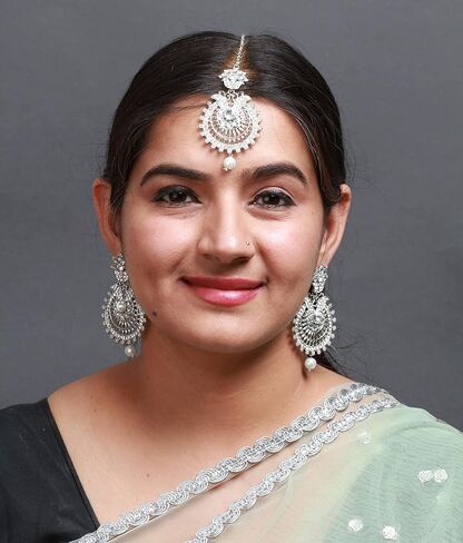 بيندهاني مجوهرات بوليوود الهندية للنساء، اكسسوارات شعر مانغ تيكا، غطاء راس لوصيفة العروس وحفلات الزفاف بنمط باهوبالي التقليدي مطلي بالفضة واقراط شاندبالي كوندان مجوهرات مانغ تيكا, كريستال معدن فضي in Kuwait