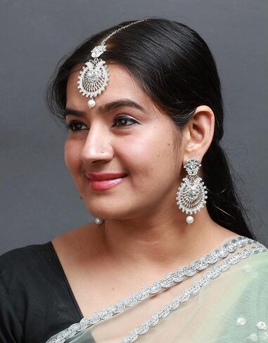 بيندهاني مجوهرات بوليوود الهندية للنساء، اكسسوارات شعر مانغ تيكا، غطاء راس لوصيفة العروس وحفلات الزفاف بنمط باهوبالي التقليدي مطلي بالفضة واقراط شاندبالي كوندان مجوهرات مانغ تيكا, كريستال معدن فضي in Kuwait