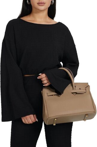 مجموعة ملابس رياضية للنساء من AUBG مكونة من قطعتين وبنطلون رياضي قصير وزي المطار للنساء in Kuwait