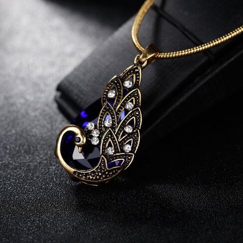 هدية للسيدات من Ezing طقم مجوهرات بتصميم طاووس أخضر مطلي بالذهب وقلادة وأقراط in Kuwait