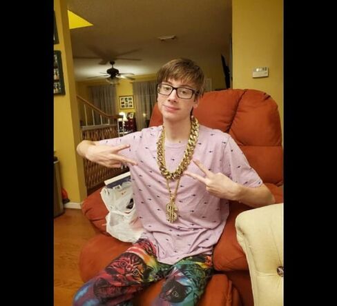 واي دبليو كيو زد واي بي 3 قطع هيب هوب مكتنزة سلسلة ذهبية مزيفة على شكل دولار للرجال والنساء، طقم زي مغني الراب الثمانينيات والتسعينيات، مقاس L, Large, بلاستيك in Kuwait