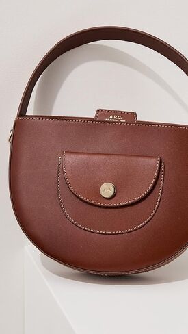 A.P.C. جيبة كيس نسائية صغيرة in Kuwait