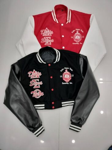 سترة DVine 9 Designs Delta Sigma Theta Crop Varsity بأكمام من الجلد النباتي عالي الجودة | بائع معتمد in Saudi Arabia