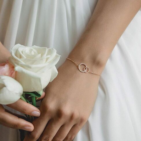 Mother of the Bride or Groom Gift- Interlocking Circle Necklace in Gold, Rose Gold, Sterling Silver in Saudi Arabia