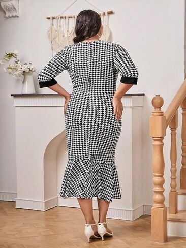 WDIRARA Women's Plus Size Houndstooth Button Front Round Neck Split Hem Bodycon Dress in Kuwait