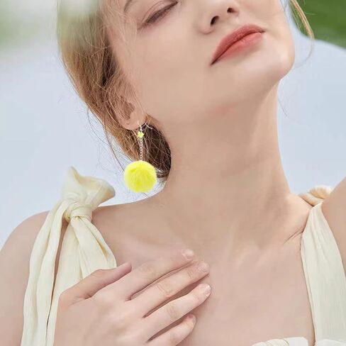 6 أزواج من أقراط بوم بوم للنساء من الفرو الصناعي أقراط منفوشة ملونة أقراط بوم للفتيات المراهقات in Kuwait