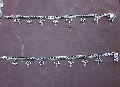 خلخال نسائي مصنوع يدويا من المعدن والنحاس المطلي بالفضة العتيقة | لحام دقيق وجرس الغونغرو الهندي بيزلي قطع زهرة بايال | نمط بوهو الغجري الهبي كوتشي العرقي in Kuwait