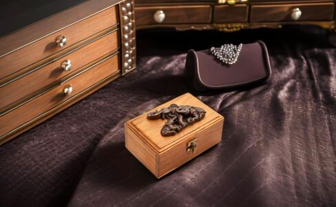 IYARA CRAFT Box made of real teak, used for storing jewelry or gemstones, earrings, rings, necklaces suitable for women. Or buy as a gift Or use for decorating a vintage style house Natural and unique in Kuwait