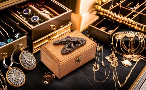 IYARA CRAFT Box made of real teak, used for storing jewelry or gemstones, earrings, rings, necklaces suitable for women. Or buy as a gift Or use for decorating a vintage style house Natural and unique in Kuwait