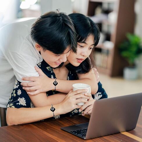 مجموعة مجوهرات من أساور اللمس لمسافات طويلة مكونة من قطعتين، سوار حب للاتصال الذكي عن بعد، الأشخاص من حولك أقرب من أي وقت مضى، بغض النظر عن مكان وجودهم/إرسال رسالة نصية قصيرة SOS، أساور العلاقة للأزواج، العشاق، الأسرة، الأطفال، الأصدقاء، المهرجانات، هدايا in Kuwait