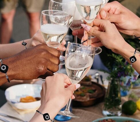 مجموعة مجوهرات من أساور اللمس لمسافات طويلة مكونة من قطعتين، سوار حب للاتصال الذكي عن بعد، الأشخاص من حولك أقرب من أي وقت مضى، بغض النظر عن مكان وجودهم/إرسال رسالة نصية قصيرة SOS، أساور العلاقة للأزواج، العشاق، الأسرة، الأطفال، الأصدقاء، المهرجانات، هدايا in Kuwait