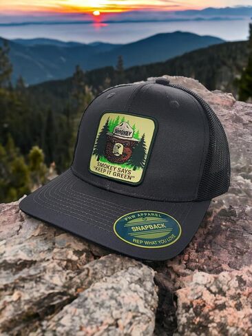 قبعة سائق الشاحنة PNW Apparel Smokey The Bear Keep it Green Snapback مع رقعة منسوجة على شكل الدب سموكي in Kuwait