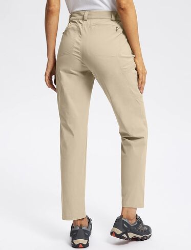 سروال Pudolla النسائي للتنزه سيرًا على الأقدام مع 6 جيوب، سروال سفر قابل للتمدد مقاوم للماء للنساء للعمل في الهواء الطلق ومشي الجولف in Kuwait