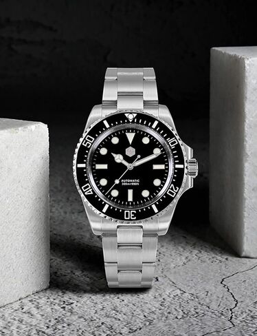 ساعات سان مارتن للغوص للرجال، ساعة يد أوتوماتيكية NH35 SN0111G بمينا من زجاج الياقوت وساعة فاخرة BGW9 مضيئة 30ATM للرجال مع مشبك قابل للتعديل in Kuwait