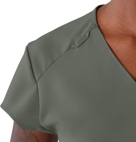 افي. سترة نسائية مونرو ذات جيبين ورقبة على شكل حرف V باللون الأسود، L in Kuwait