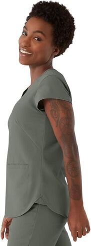 افي. سترة نسائية مونرو ذات جيبين ورقبة على شكل حرف V باللون الأسود، L in Kuwait