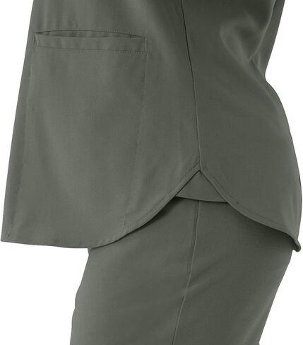 افي. سترة نسائية مونرو ذات جيبين ورقبة على شكل حرف V باللون الأسود، L in Kuwait