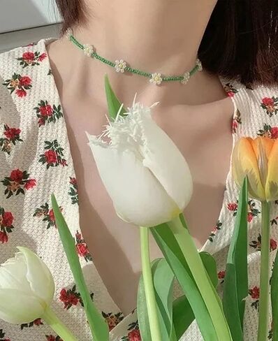 Akeoqi 8 قطع قلادة قلادة Y2K ملونة لطيف بوهو زجاج حبة قلادة مصنوعة يدويا زهرة الفاكهة شكل قلادة حجم قابل للتعديل قلادة مجوهرات للنساء in Kuwait