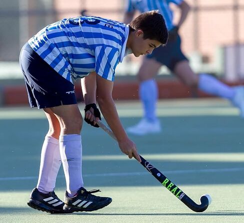 لعبة الهوكي الحقيقية - عصا الهوكي الميدانية تحتوي على 75% من الكربون، و20% من الألياف الزجاجية، و5% من الأراميد والكيفلر - رأس سطح خشن (أخضر نيون) in Kuwait