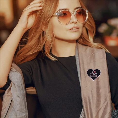 سي جيه جي كيه دي جيه اس دبوس بروش من المينا بتصميم لطيف بعبارة I Love Hot Moms، دبوس بروش مرح على شكل قلب لعيد الام، مجوهرات هدية لطية صدر السترة والجينز والشنط والملابس والديكور، معدن، بدون احجار in Kuwait