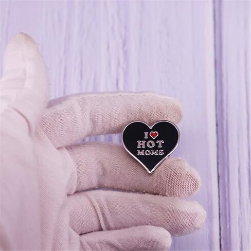 سي جيه جي كيه دي جيه اس دبوس بروش من المينا بتصميم لطيف بعبارة I Love Hot Moms، دبوس بروش مرح على شكل قلب لعيد الام، مجوهرات هدية لطية صدر السترة والجينز والشنط والملابس والديكور، معدن، بدون احجار in Kuwait