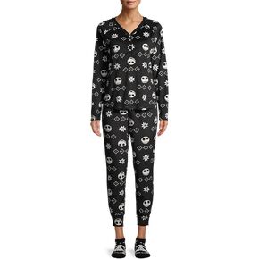 طقم بيجامة من ريتشارد ليدز إنترناشيونال كابوس قبل عيد الميلاد مكون من 3 قطع مع جوارب in Kuwait