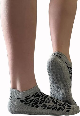 JCZANXI Non Slip Pilates Barre Socks with Grips, Anti Skid Leopard Print Ankle Grip Yoga Socks in Kuwait