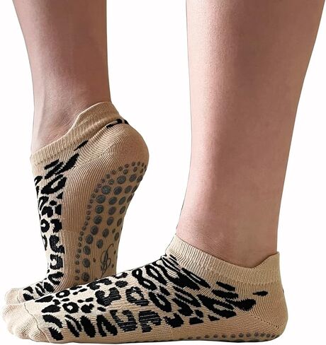 JCZANXI Non Slip Pilates Barre Socks with Grips, Anti Skid Leopard Print Ankle Grip Yoga Socks in Kuwait