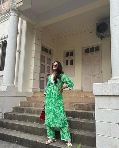 مجموعة كورتا ذا لوم مع بنطال للنساء/البنات 3/4 أكمام جرس ورقبة على شكل حرف V مطبوعة سترة عرقية هندية علوية كورتي مسحوق وردي وأحمر in Kuwait