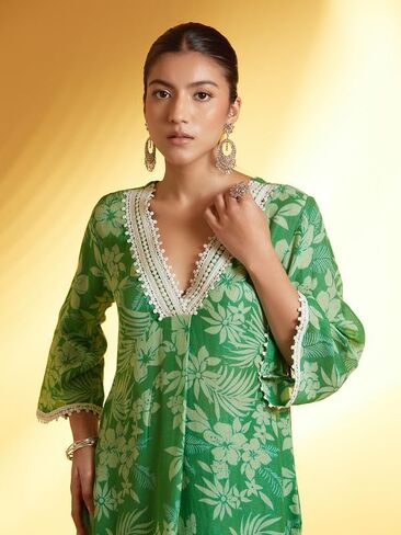 مجموعة كورتا ذا لوم مع بنطال للنساء/البنات 3/4 أكمام جرس ورقبة على شكل حرف V مطبوعة سترة عرقية هندية علوية كورتي مسحوق وردي وأحمر in Kuwait