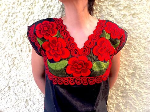 Casa Fiesta Designs بلوزة مكسيكية زهرية - بلوزة تشياباس أصلية مطرزة - مصنوعة يدويًا - سوداء مع زهور حمراء in Kuwait