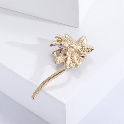 دبوس بروش مطلي بالمينا على شكل زهرة اللوتس الزهرية مرصع بحجر الراين للنساء والاكسسوارات والملابس وحفلات الزفاف وهدايا المجوهرات اليومية للبنات والنساء والام، مصنوع من خليط معدني من الستيل بدون احجار in Kuwait