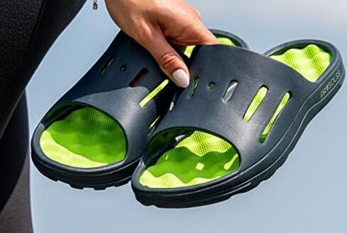 ذهب للجري PR Soles Original Sandals | أحذية تدليك القدم وإنعاشها | الشرائح الأصلية للرجال والنساء | مقاسات وألوان متعددة in Kuwait