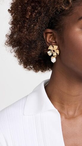 Lizzie Fortunato Women's Lotus Pearl Earrings In Gold in Kuwait