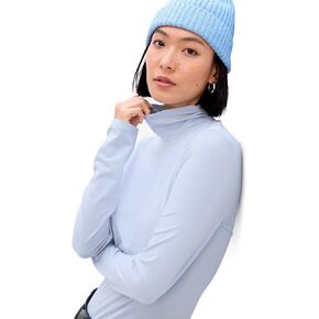 قميص GAP النسائي بأكمام طويلة وياقة مدورة