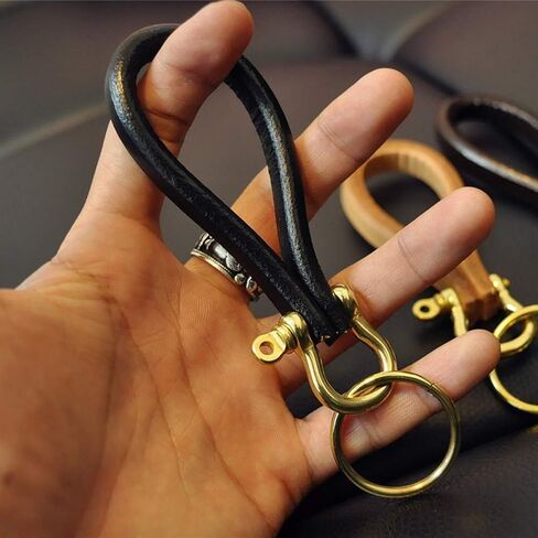 1 Pack Upscale PU-Leather Keychain Elegant Handmade Car Key Chain with Brass Horseshoe Buckle D Ring and Key Ring Handmade Key Chain Strap to Organize Keys Black Strap in Saudi Arabia