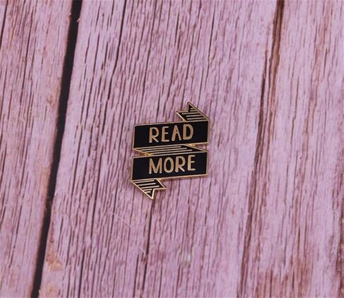 دبوس بروش مطلي بالمينا لمحبي الكتب وشنطة الظهر والقبعات والياقة للنساء والرجال، اكسسوارات مجوهرات عصرية، معدن، بدون احجار كريمة in Kuwait