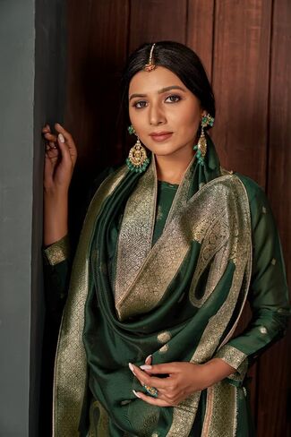 بدلة فاردا الهندية الباكستانية سالوار كاميز للنساء || قماش فيسكوز زاري حرير غير مخيط in Kuwait