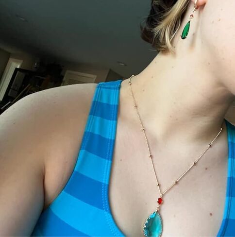 مجموعة أقراط وقلادة من Howls Green Water في مجوهرات Howls Moving Castle - الرسوم المتحركة اليابانية المفضلة المستخدمة كإكسسوارات تنكرية أو هدايا مجوهرات للحفلات التنكرية والنساء والرجال ومحبي الرسوم المتحركة. in Kuwait