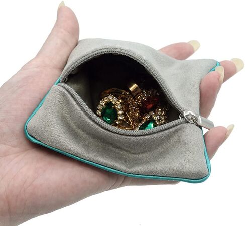 ايه بي كرو 6 عبوات من حقائب المجوهرات المخملية المبطنة مع سحاب، حقيبة تخزين مجوهرات للسفر، حقيبة مجوهرات للنساء، حقيبة تنظيم مجوهرات للأقراط والخواتم والأساور والقلائد in Kuwait