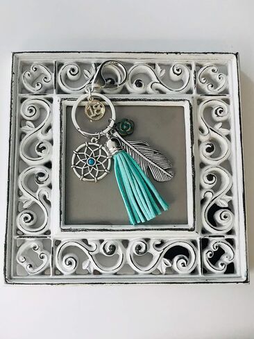 سلسلة مفاتيح دريم كاتشر لعيد الميلاد الثامن عشر للفتيات، مغلفة في صندوق مختوم باليد in Kuwait